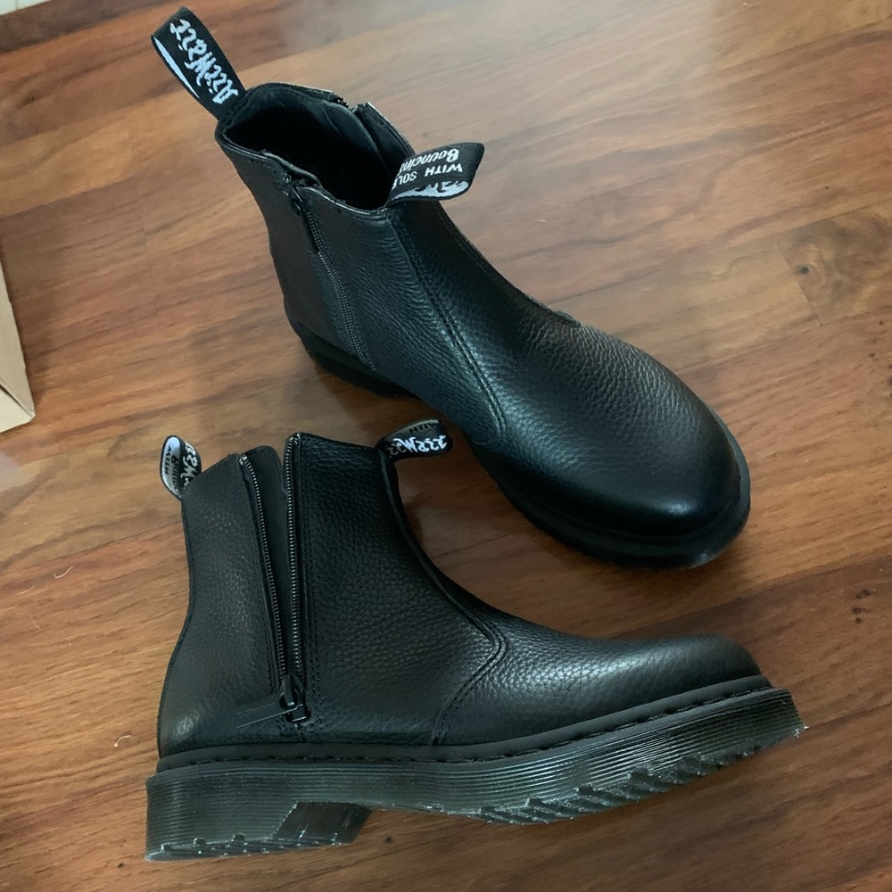 Dr Martens 2976 zip leather boots